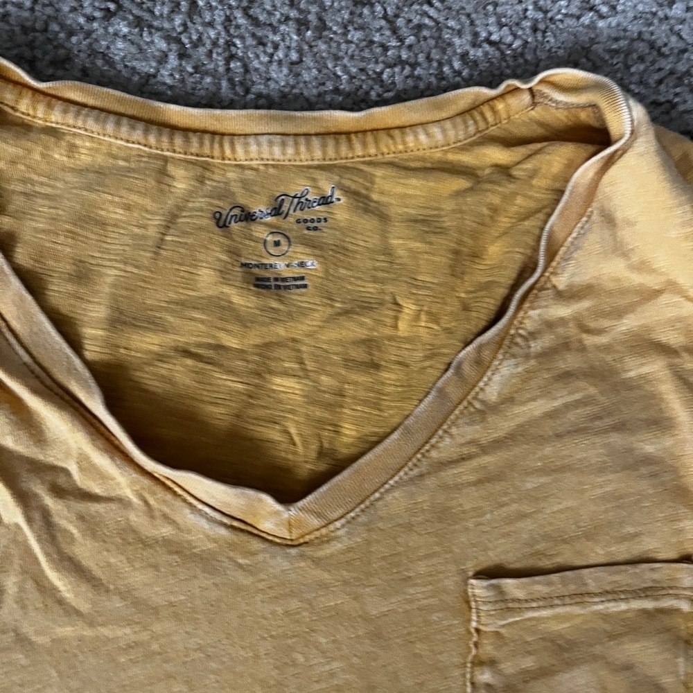 Universal Threads tee - Picture 3 of 5